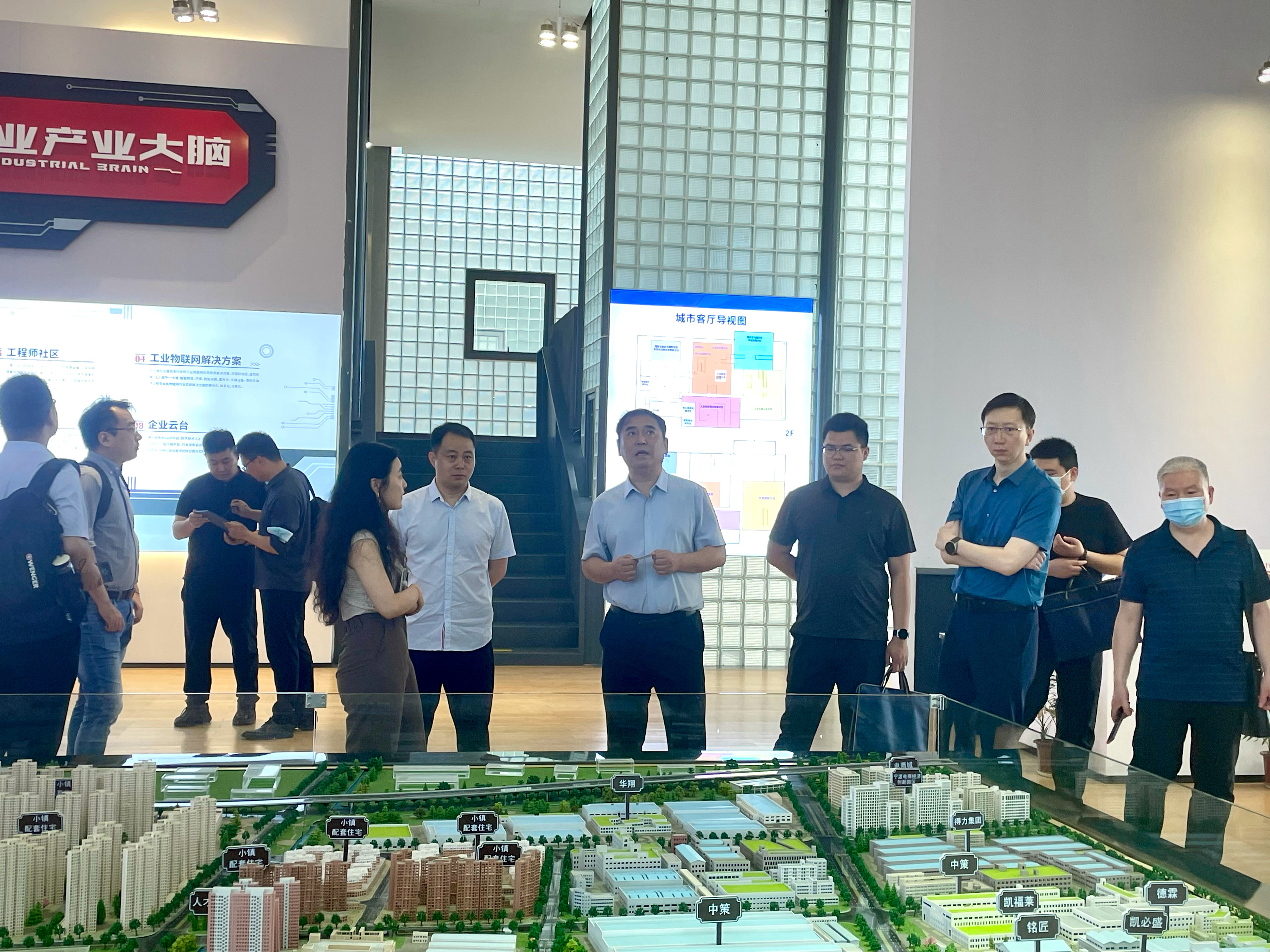 鄭州市工信局黨組成員、副局長曹永濤一行蒞臨柯力傳感考察調研